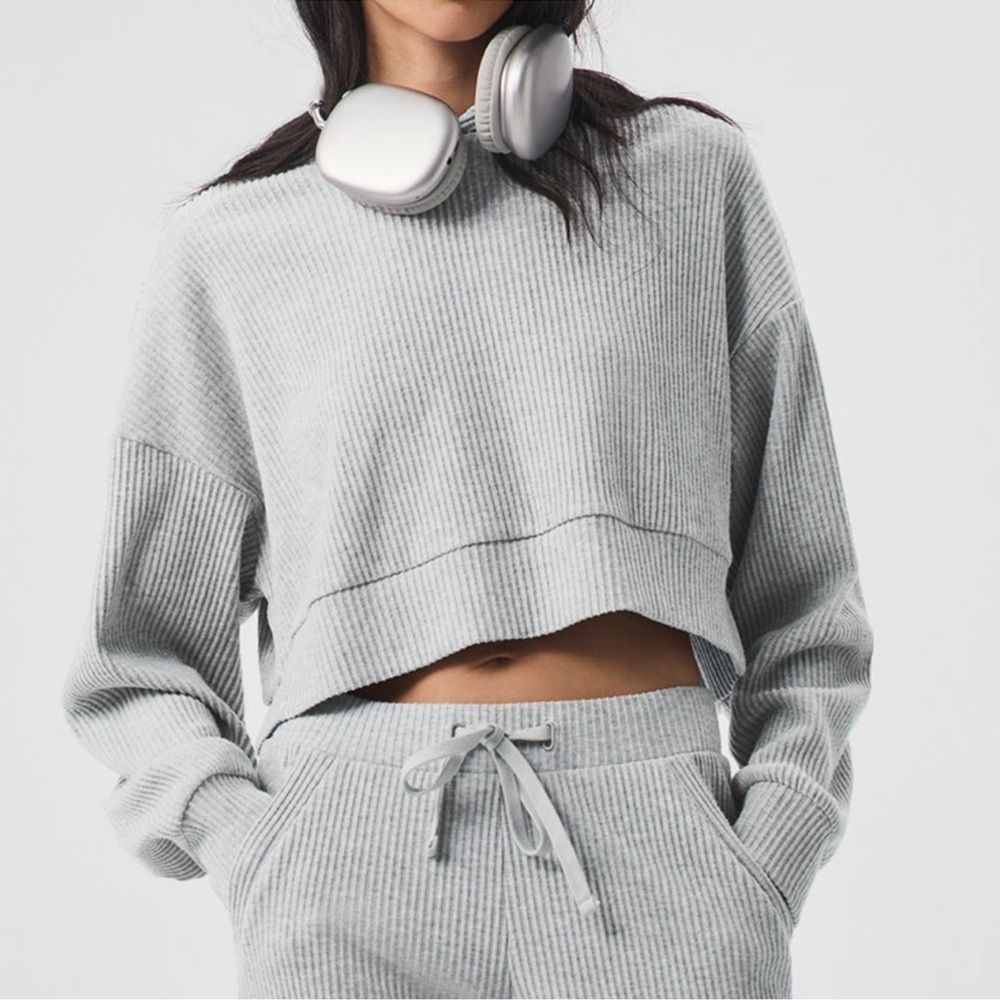 Alo Muse set in athletic heather gray, size S & M. - Picture 2 of 5